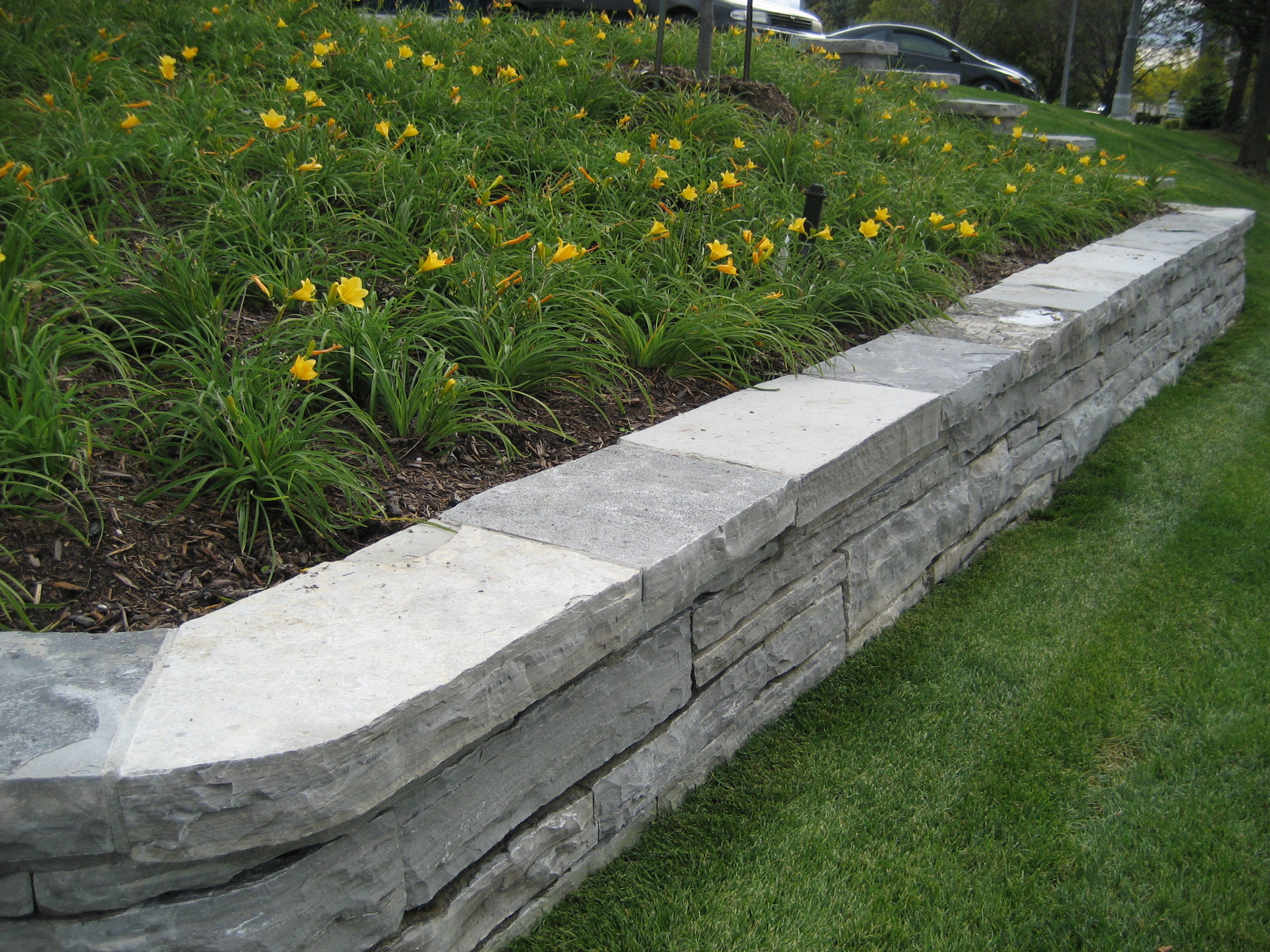 Stone retainer wall